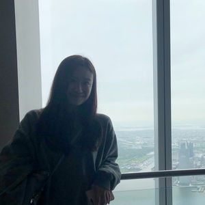 Meet your Posher, Leslie